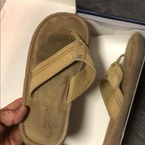 Sperry flip flops
